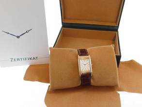 Thumbnail von Jaeger-LeCoultre Reverso Classique Classic Art Deco 18 Karat Rosegold mit Krokoband und original Schließe 18 Karat Rosegold im Top Zustand 23 x 38mm Handaufzug