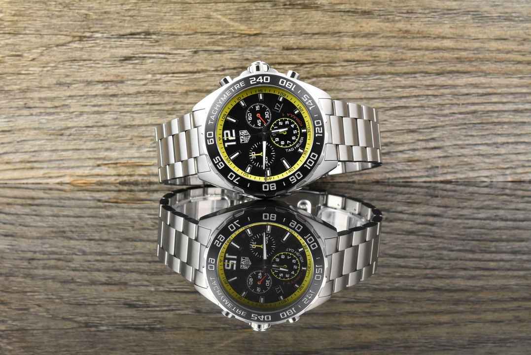  TAG Heuer Formula 1 Quarz Chronograph 43MM Quartz Carbon Dial 