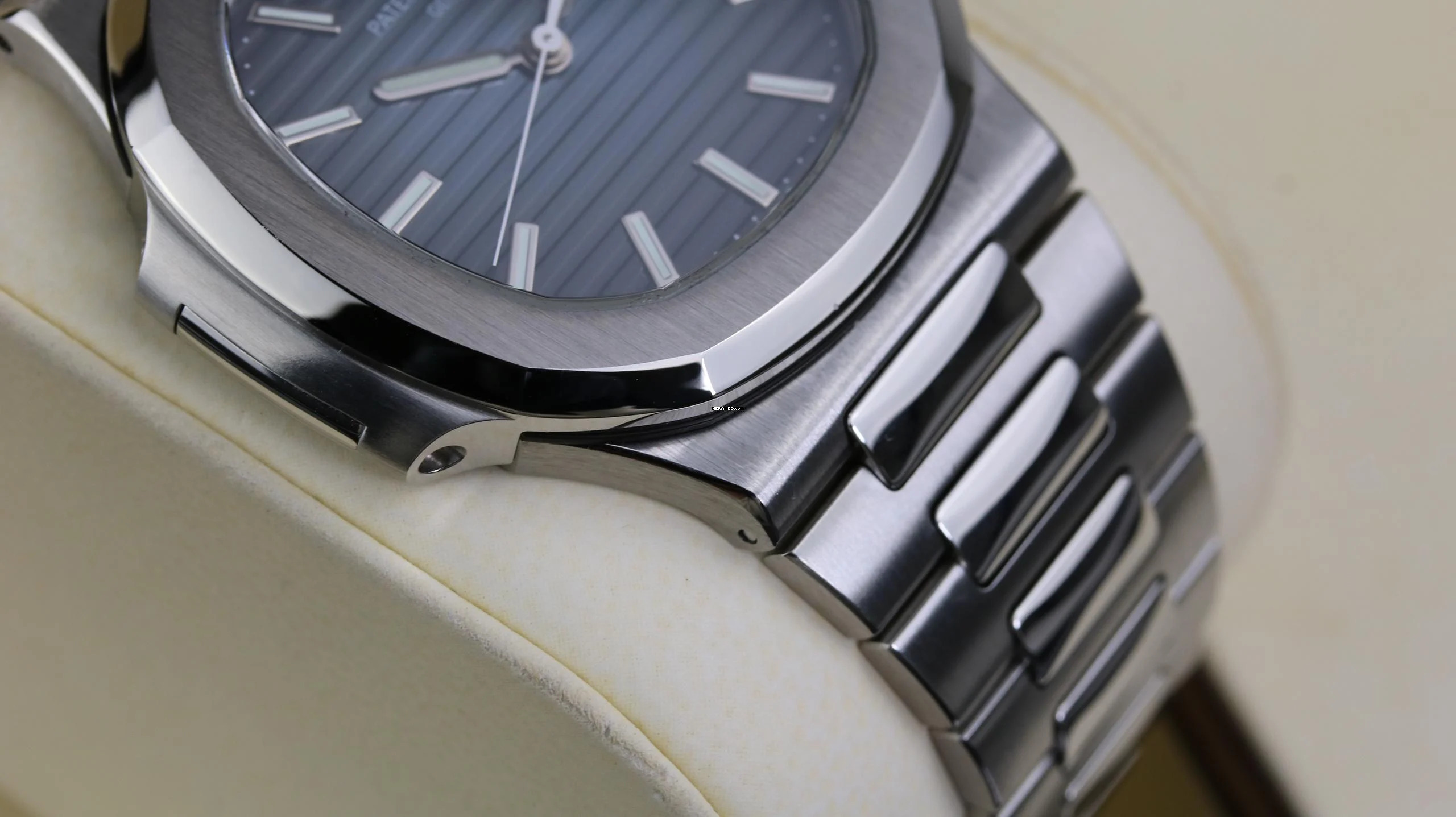 Thumbnail von Patek Philippe Nautilus Steel - Blue - like New - Fullset - 2011