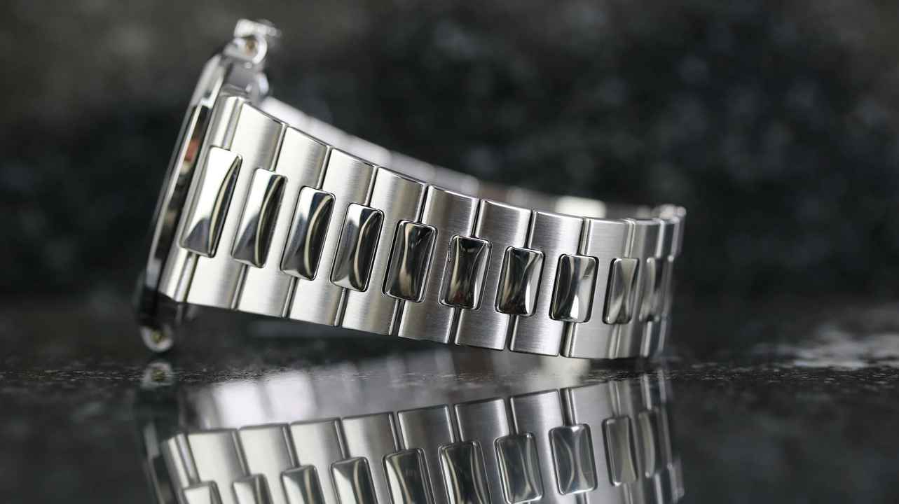  Patek Philippe Nautilus Steel - Blue - like New - Fullset - 2011 