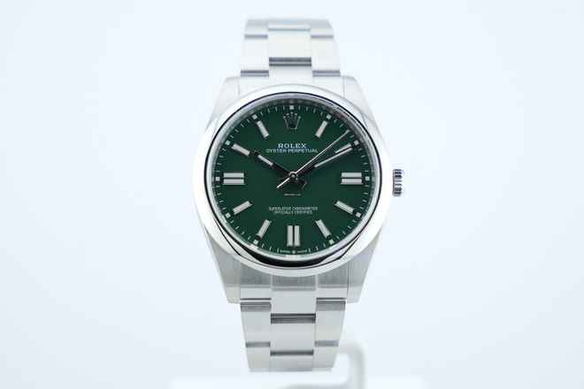  Rolex Oyster Perpetual 41 Green Dial - With Box And Papers - 124300 2022 