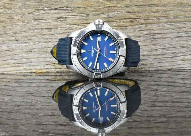  Breitling Avenger Automatic 42 Blue / Faltschließe / Stahl - B&P 2023 
