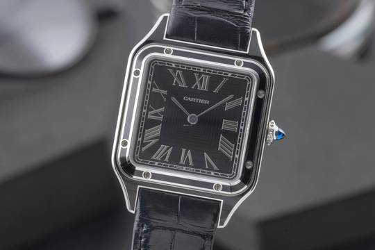  Cartier Santos Dumont Black Lacquer Handaufzug Herrenuhr Ref. WSSA0046 B&P 2023 