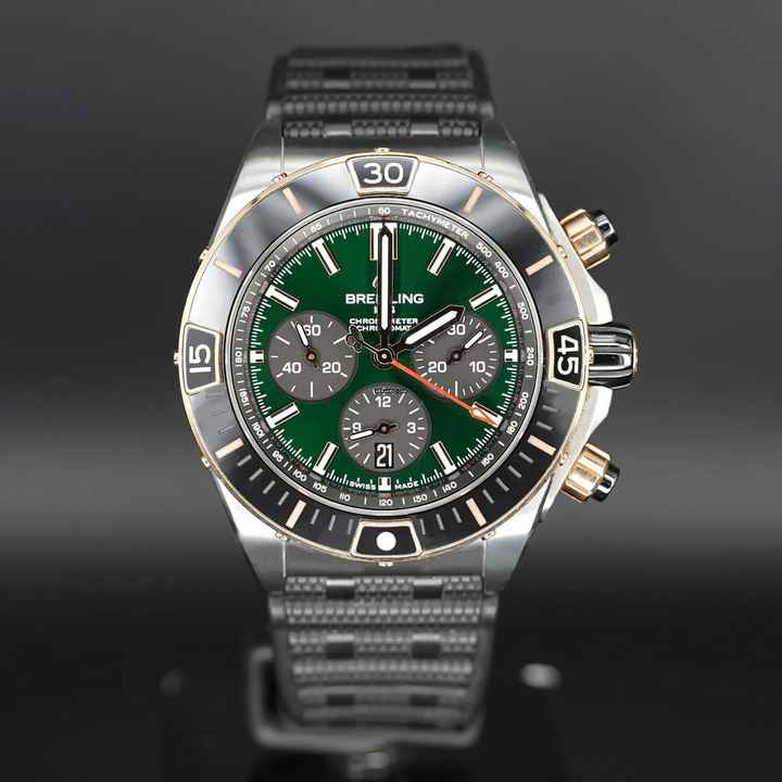  Breitling Chronomat 44 Green Dial FULLSET 