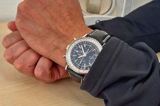 Thumbnail von Breitling Navitimer World deutsche Auslieferung im perfekten Fullset aus 2019