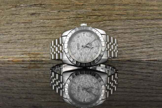  Tudor Classic Date 21010 Automatic Silver Dial - Card 2010 