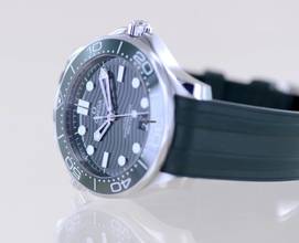 Thumbnail von Omega Seamaster Diver 300 M Co-Axial Master Chronometer 42mm Top green Keramik Diver B+P