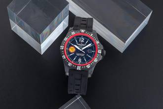  Breitling Colt Skyracer Patrouille Suisse Breitlight Quarz Ref X74320B5/BG23 B&P 