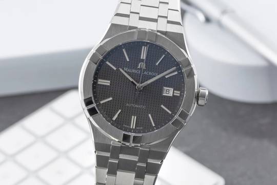  Maurice Lacroix AIKON Stahl Automatik Ref. AI6008-SS009-230-Q B&P 2025 