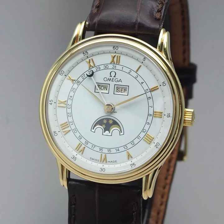  Omega Triple Date Moonphase Cal.715 Gold 18k/750 RARE collectors watch TOP Condition 