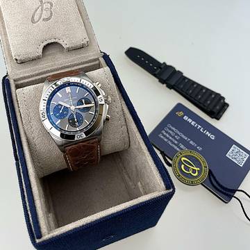  Breitling Chronomat 42 B01 42 Triumph Automatik Titan & 18 K Roségold Lederarmband braun deutsche Auslieferung Full Set 