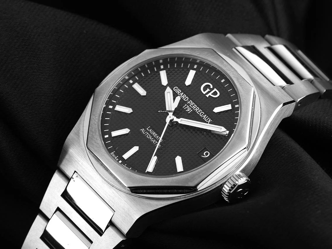  Girard Perregaux Laureato Ref.81010-11-634-11A 2025 Full Set Ungetragen 