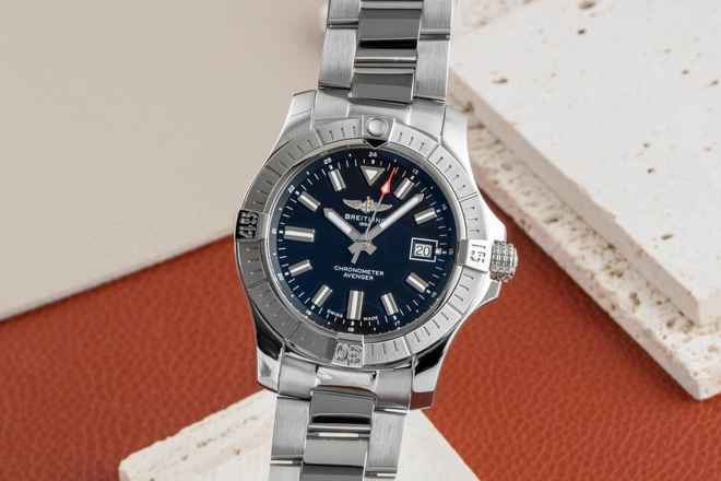  Breitling Avenger Edelstahl Automatik Black Dial Herrenuhr Ref A17318101B1X1 B&P 