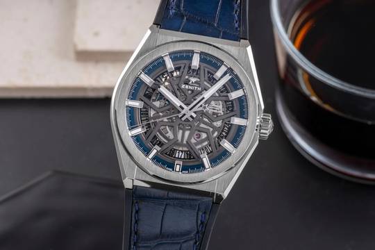  Zenith Defy Classic Titan Automatik Herrenuhr Ref. 95.9000.670/78.R584 B&P 2021 
