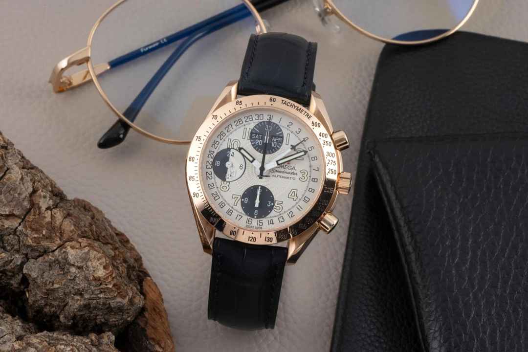  Omega Speedmaster Date Triple Date Panda Chronograph 18K Roségold Ref. 3623.33.01 