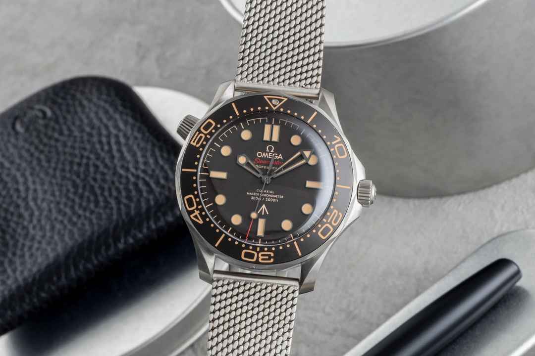 Omega Seamaster Diver 300 M James Bond 007 Titan Automatik 210.90.42.20.01.001 