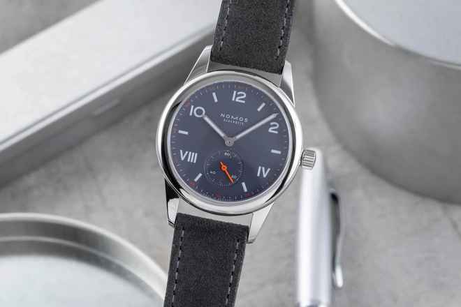  NOMOS Club Campus Blue Purple Stahl Handaufzug Ref.713 B&P 2025 