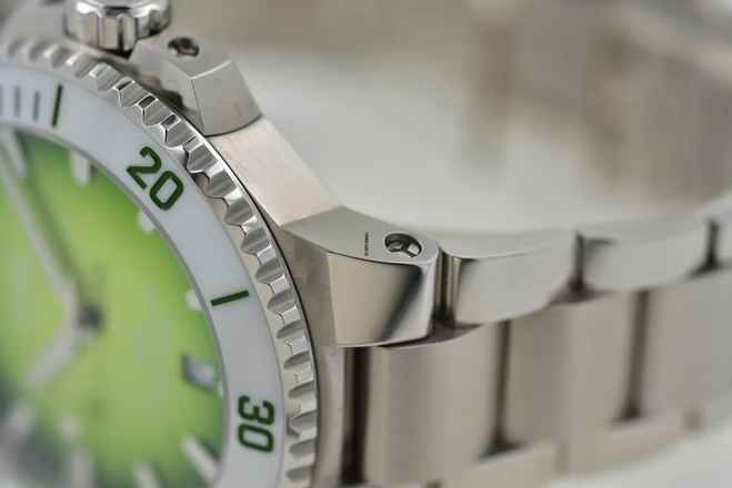  Oris Aquis Date Taste of Summer Green White 01 733 7787 4137-07 8 22 04PEB 