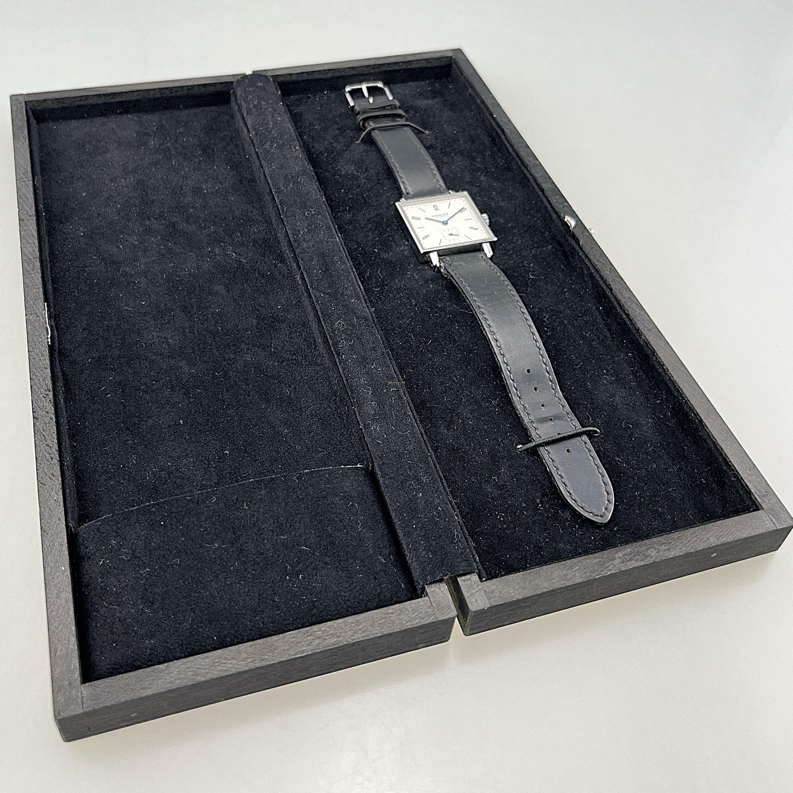 Thumbnail von NOMOS Tetra Glashütte Tetra Ref. 406 mit Stahlgehäuse Lederband plus Original Nomos Lederband (neu) Handaufzug Zifferblatt creme-weiß Original Box