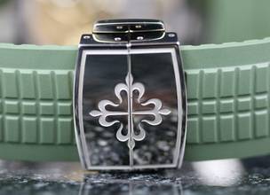 Thumbnail von Patek Philippe Aquanaut Whitegold Khaki Green - like New - Fullset - 2023