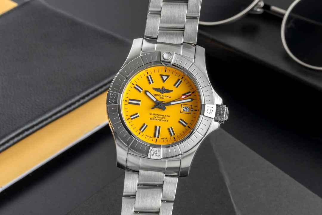  Breitling Avenger Seawolf Yellow Stahl Automatik Herrenuhr Ref A17319101I1A1 B&P 