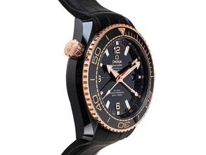 Thumbnail von Omega Seamaster Planet Ocean 600M Deep Black Ref.215.63.46.22.01.001 2025 Full Set Ungetragen Seamaster Planet Ocean 600M Deep Black GMT Keramik Sedna™-Gold Krokoleder Faltschließe