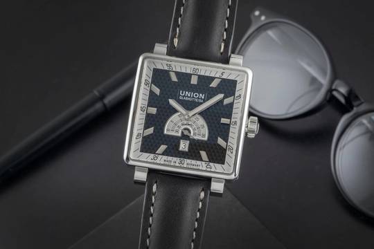  Union Glashütte Averin Stahl Automatik Herrenuhr Ref D003.528.16.051.01 B&P 2011 