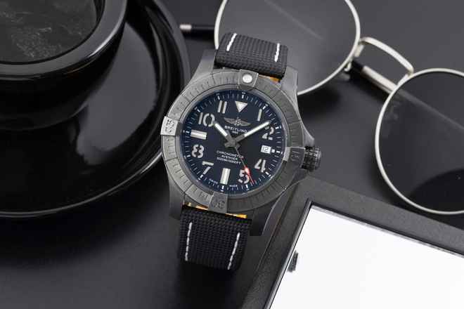  Breitling Avenger Titan Automatik Herrenuhr Ref. V17319101B1X1 Box & Papiere 