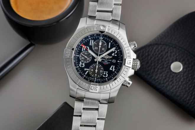 Breitling Avenger Chronograph GMT 46 Herrenuhr Ref. A24315101B1X1 Box & Papiere 