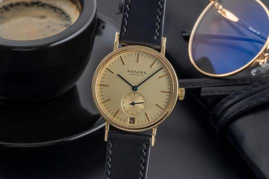  NOMOS Tangente 18k (0,750) Gold Intex Datum Handaufzug Herrenuhr Gold Dial 