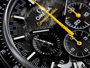 Thumbnail von Omega Speedmaster Moonwatch Dark Side of the Moon Ref.310.92.44.50.01.001 2025 Full Set Ungetragen Speedmaster Moonwatch Dark Side of the Moon Apollo 8 Keramik Faltschließe