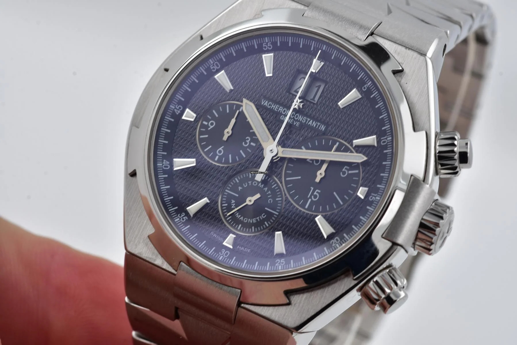 Thumbnail von Vacheron Constantin Overseas Chronograph Black Dial Big Date 49150/B01A-9097