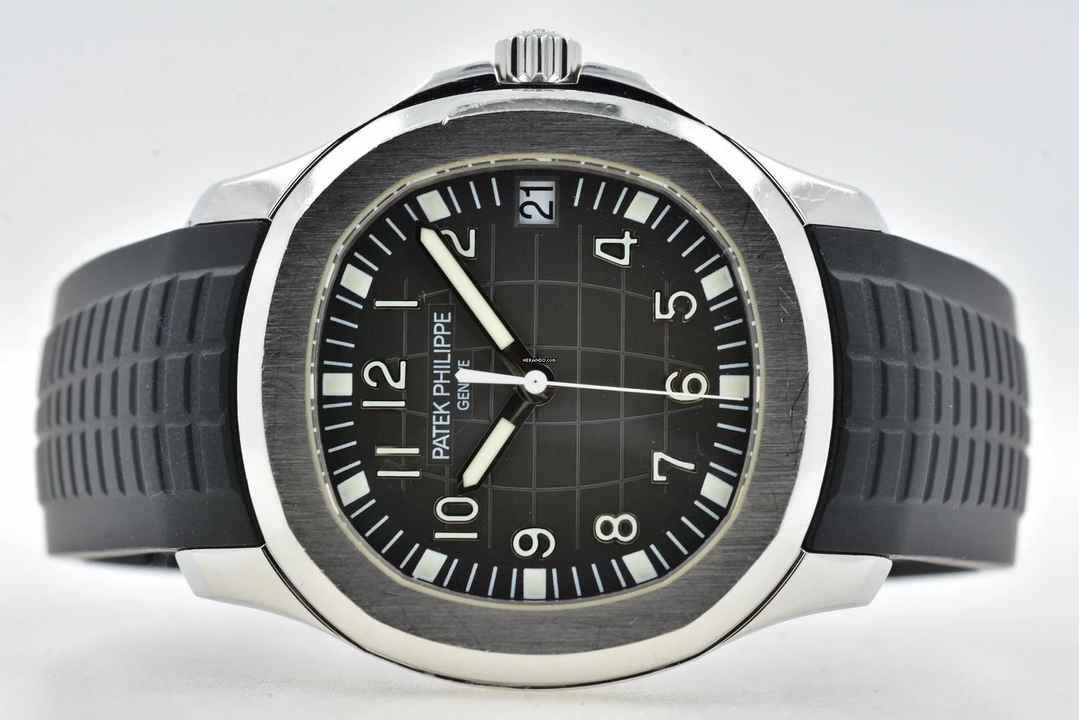  Patek Philippe Aquanaut 38mm Vintage Never polished 5165A-001 