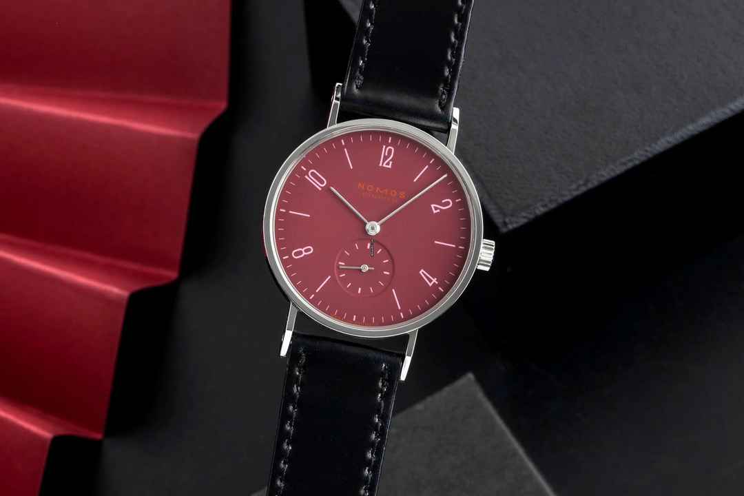  NOMOS Tangente Stahl Handaufzug unisex Tangente Super 30 Granatapfelrot B&P 2004 