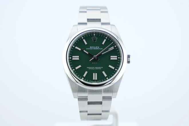  Rolex Oyster Perpetual 41 Green Dial - With Box And Papers - 124300 2022 