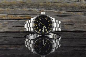Thumbnail von Omega Genève Dynamic Automatic Black Tritium 5200.50 Vintage Military