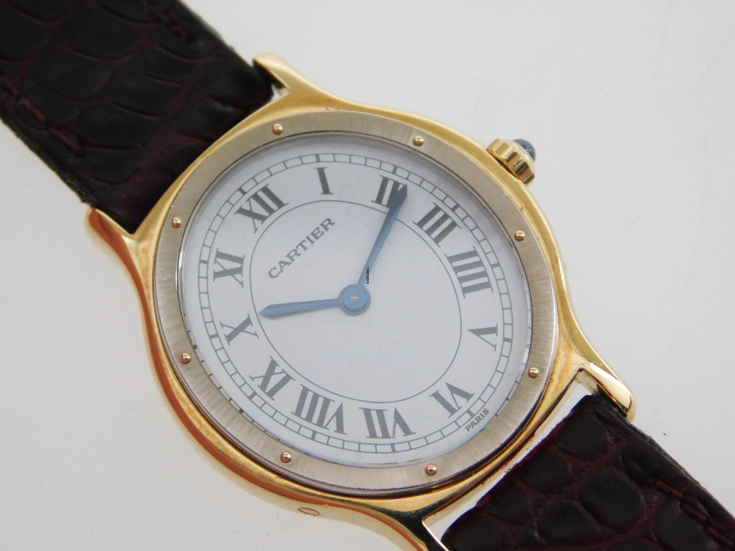 Cartier Arcade Paris Handaufzug 18 Karat Gelbgold mit Original Band und Schließe mit seltener 18 Karat Weißgoldlünette 24 x 31 mm Rarität
