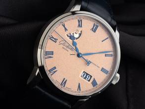 Thumbnail von Glashütte Original Senator Excellence Panoramadatum Mondphase Ref.1-36-24-04-02-61 2026 Full Set Ungetragen Senator Excellence Panoramadatum Mondphase Krokoleder Faltschließe