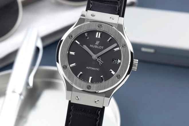  Hublot Classic Fusion Racing Grey Titan Automatik Ref. 565.NX.7071.LR Box & Papiere 2019 