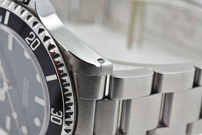  Rolex Submariner (No Date) 14060M - LC200 