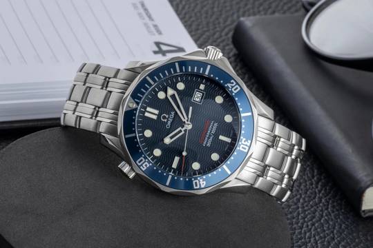  Omega Seamaster Diver 300 M Red Professional Diver 300M Edelstahl Herrenuhr Ref 2221.80.00 