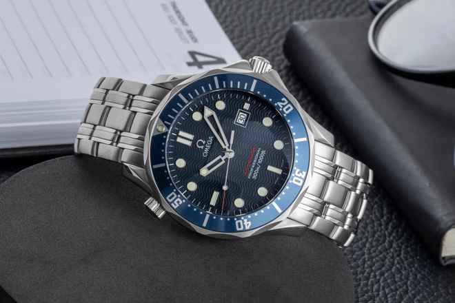  Omega Seamaster Diver 300 M Red Professional Diver 300M Edelstahl Herrenuhr Ref 2221.80.00 