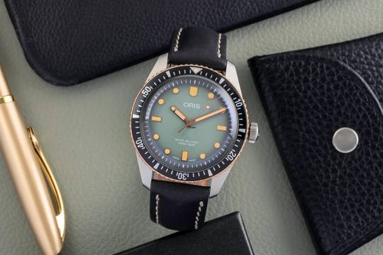  Oris Divers Sixty Five X Momotaro Stahl / Bronze Automatik Herrenuhr Ref. 01 733 7707 4337 B&P 
