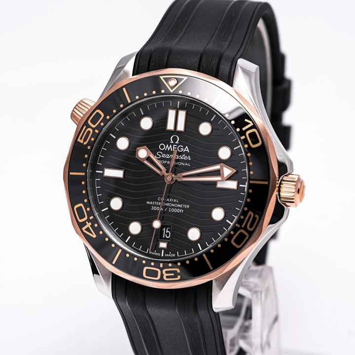  Omega Seamaster Diver 300 M 42 – Steel Gold – 210.22.42.20.01.002 – like NEW – 02/2024 Full Set 