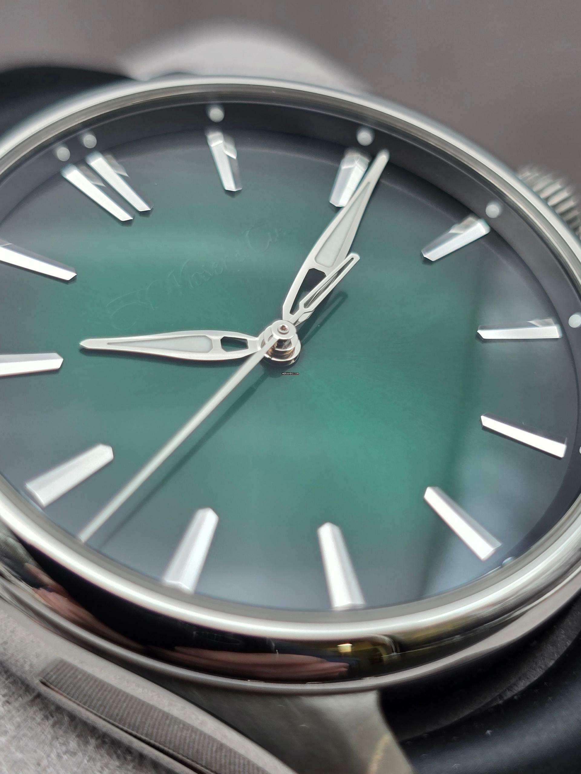 Thumbnail von H.Moser & Cie. Pioneer Centre Seconds 3201-1201 Cosmic Green Unworn/New Condition Full Set 12/2025