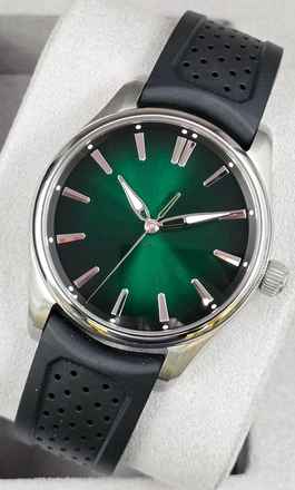  H.Moser & Cie. Pioneer Centre Seconds 3201-1201 Cosmic Green Unworn/New Condition Full Set 12/2025 