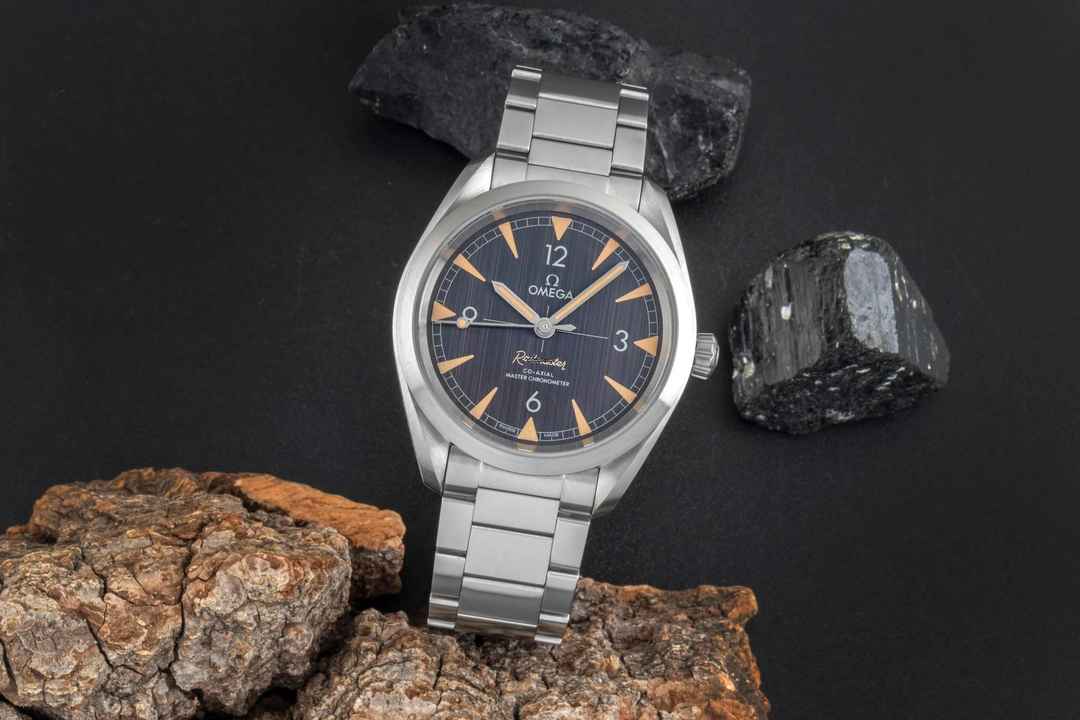  Omega Seamaster Railmaster Stahl Automatik Herrenuhr Ref. 220.10.40.20.01.001 B&P 2018 