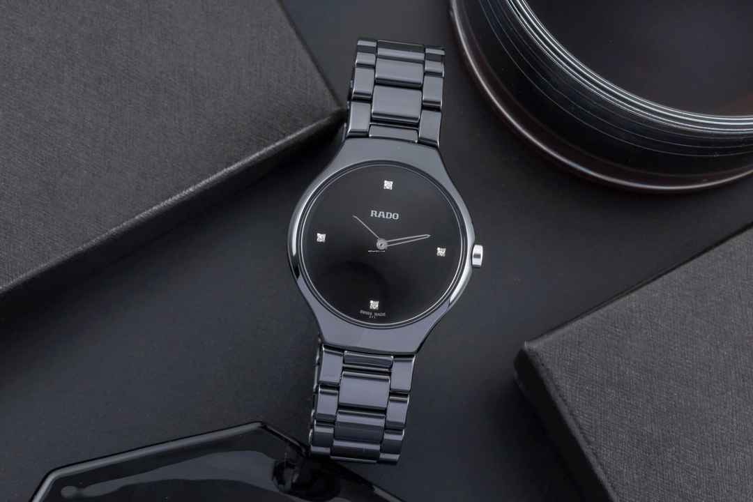  Rado True Thinline Black Dial Black CeramicDamenuhr Ref. 01.420.0742.3.071 B&P 
