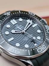 Thumbnail von Omega Seamaster Diver 300 M Master Chronometer 210.32.42.20.10.001 Green Dial Very Good Full Set 1-2023