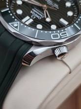 Thumbnail von Omega Seamaster Diver 300 M Master Chronometer 210.32.42.20.10.001 Green Dial Very Good Full Set 1-2023